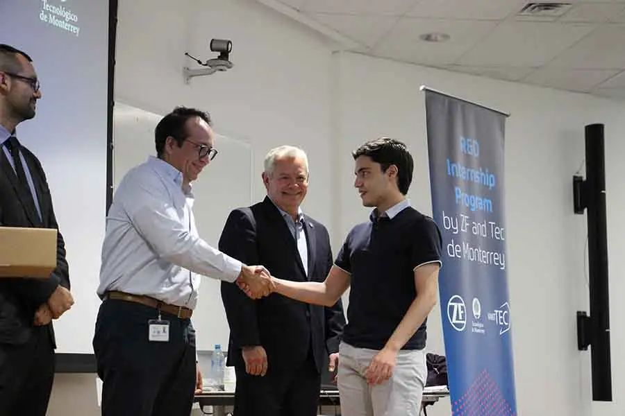 ZF Autonomous Shuttle - Edison R. Altamirano Projects